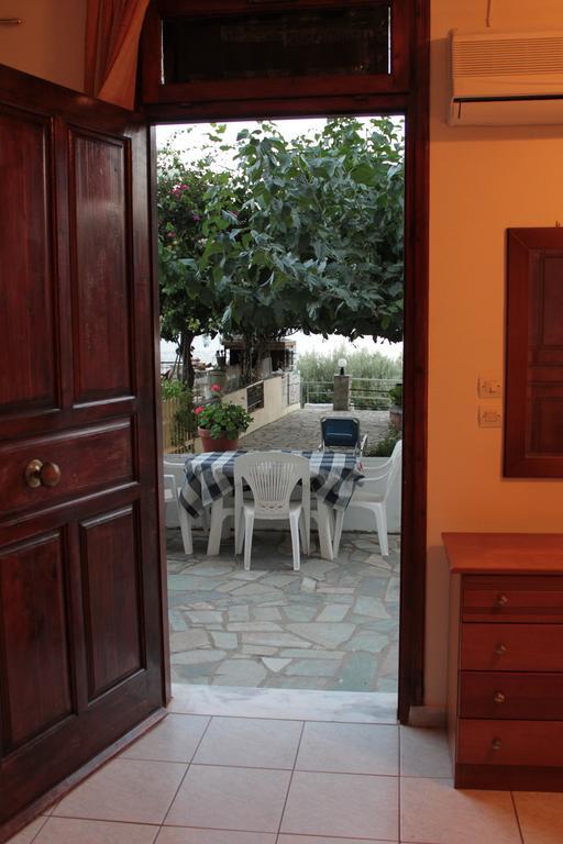 Ballas Apartments Agia Efimia Bilik gambar