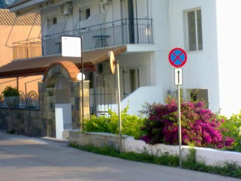 Ballas Apartments Agia Efimia Luaran gambar