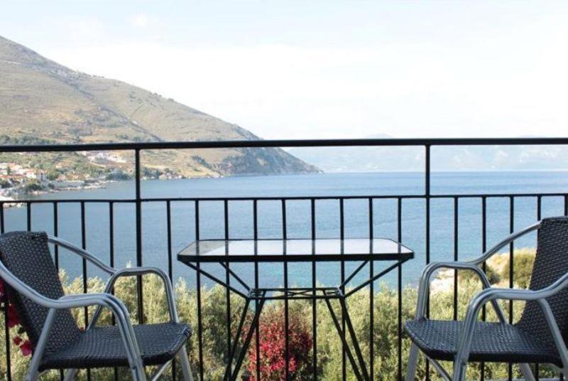 Ballas Apartments Agia Efimia Bilik gambar