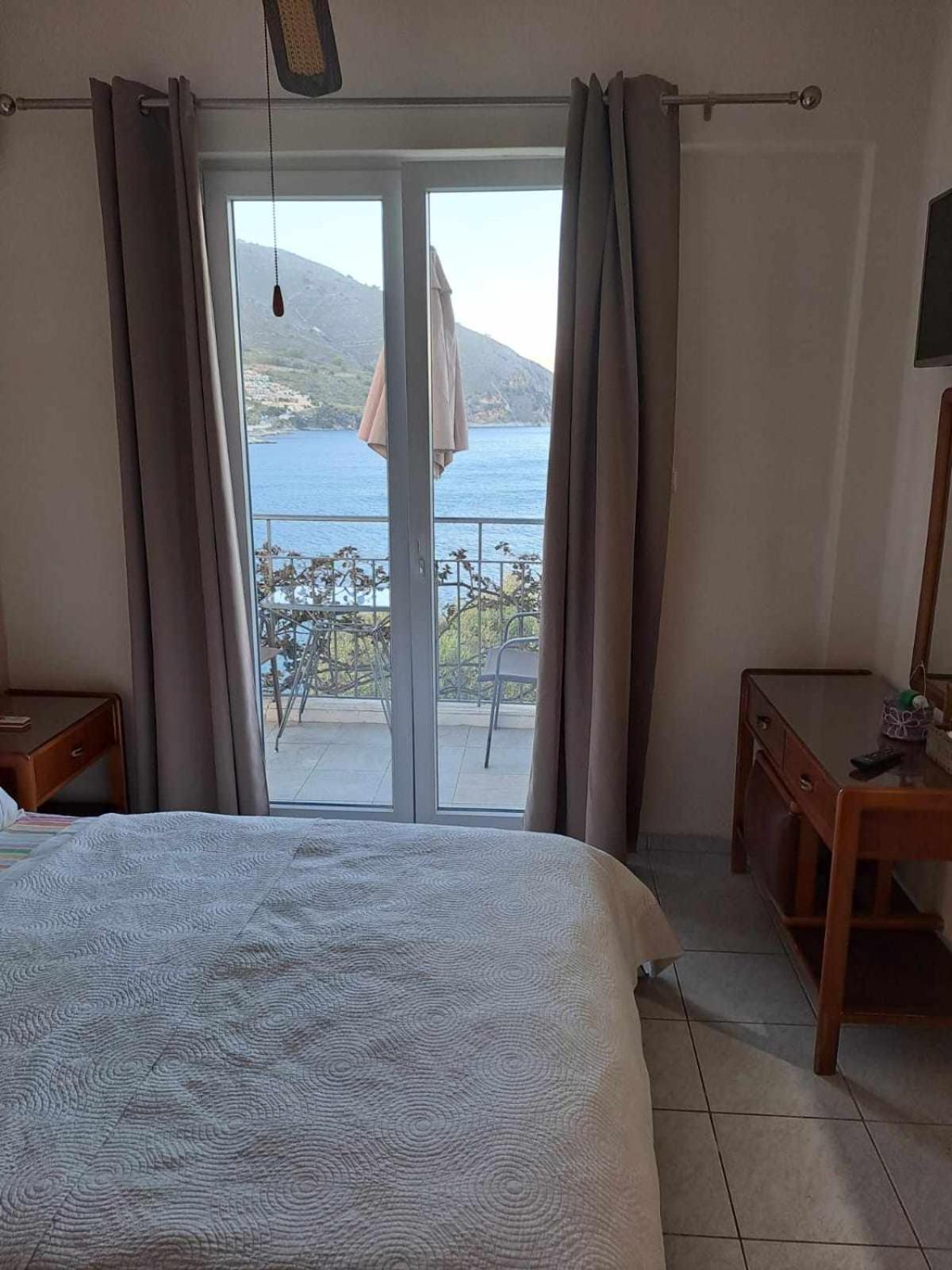 Ballas Apartments Agia Efimia Luaran gambar