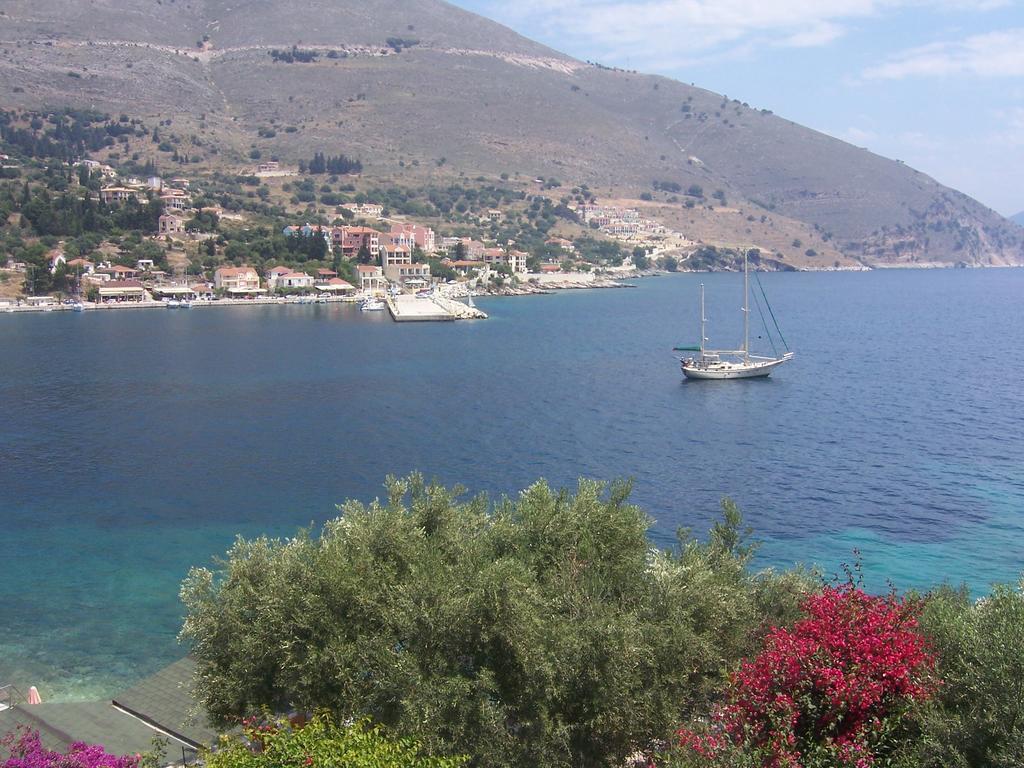 Ballas Apartments Agia Efimia Bilik gambar