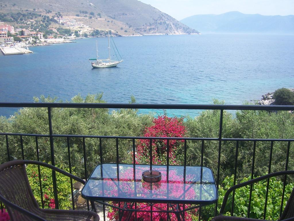 Ballas Apartments Agia Efimia Bilik gambar