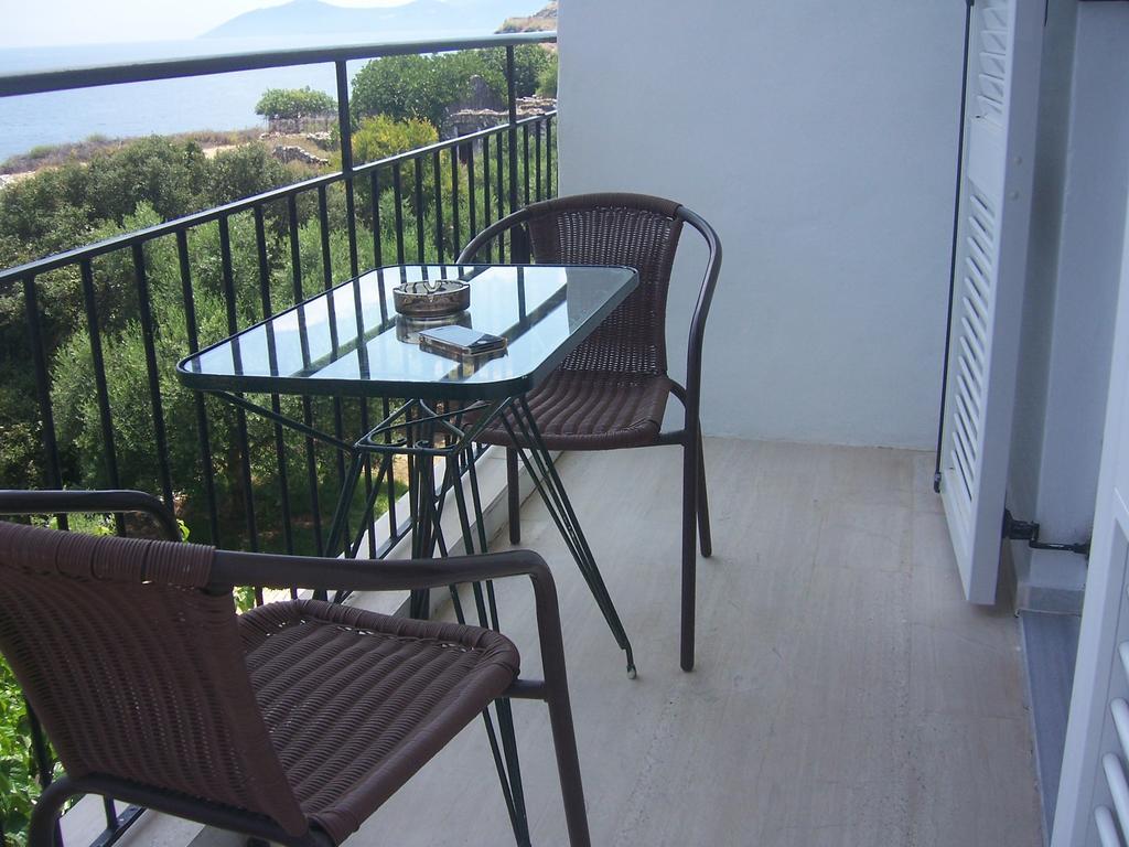 Ballas Apartments Agia Efimia Bilik gambar